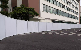 旭東施工圍擋廠家-PVC圍擋在安過(guò)程中有哪些特點(diǎn)？