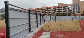 彩鋼圍擋和鐵皮圍擋的區(qū)別是什么？【旭東鋼構(gòu)圍擋】