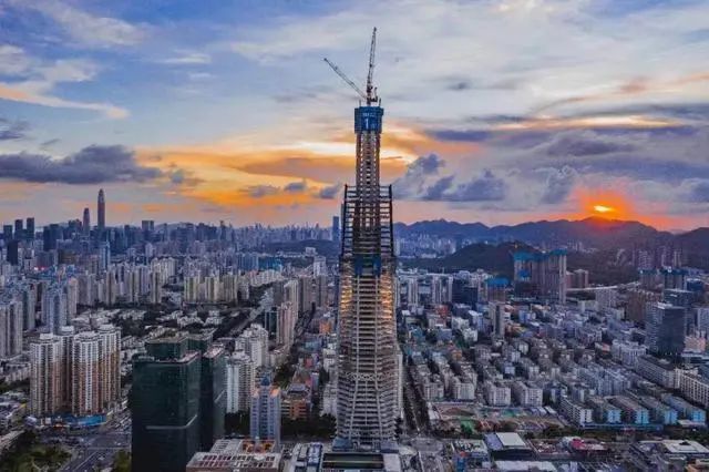 旭東圍擋廠(chǎng)家祝賀，深圳又一高樓388米 順利封頂 ！